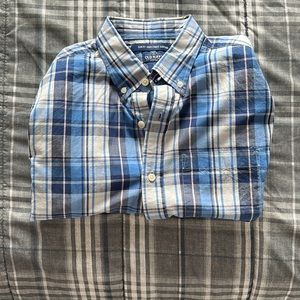 Men’s slim fit size small causal button down shirt